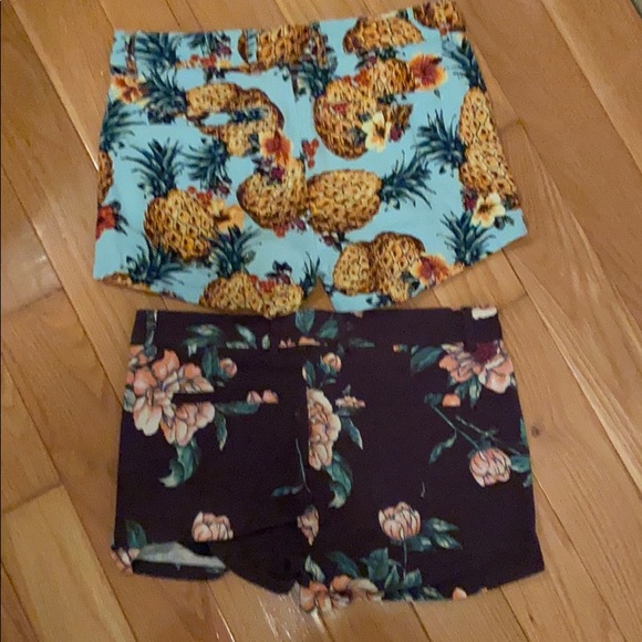 Ladies patterned shorts - Picture 3 of 3